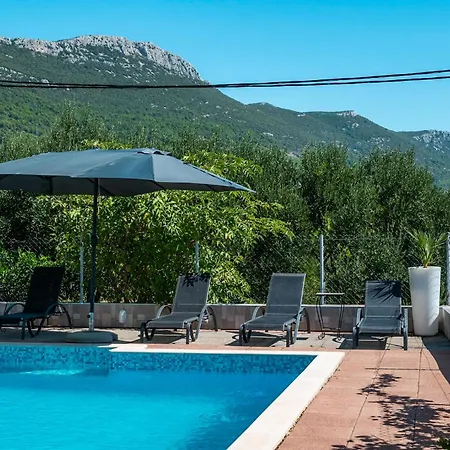 Oasis Rudine (Kastela)